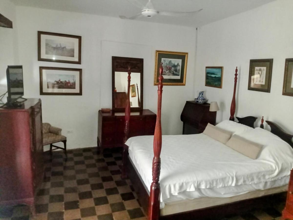 Casa Yoly Hostel กรานาดา ภายนอก รูปภาพ