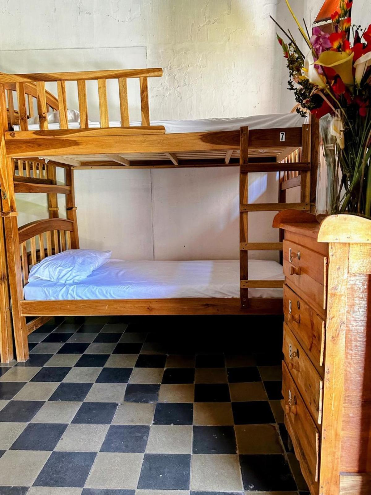 Casa Yoly Hostel กรานาดา ภายนอก รูปภาพ
