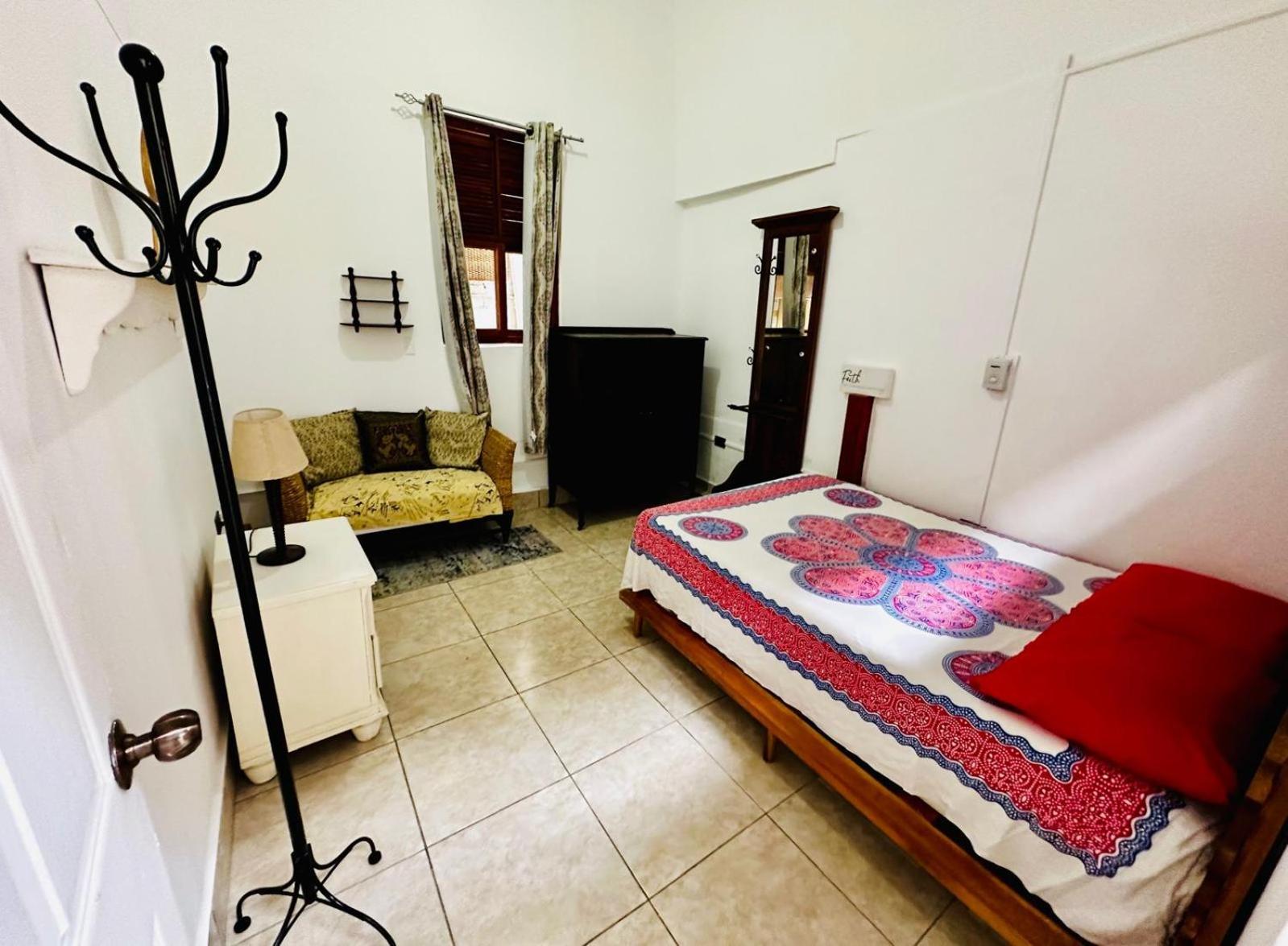 Casa Yoly Hostel กรานาดา ภายนอก รูปภาพ
