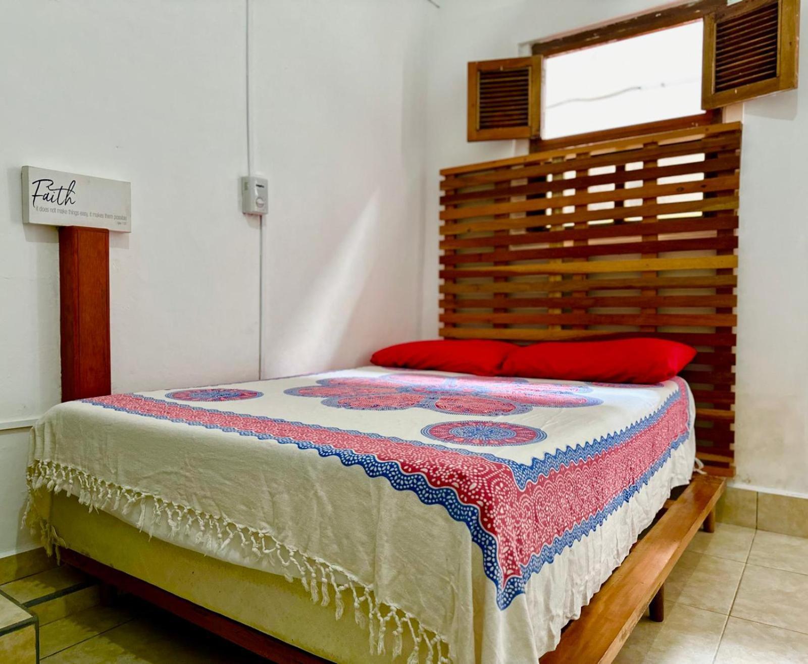 Casa Yoly Hostel กรานาดา ภายนอก รูปภาพ